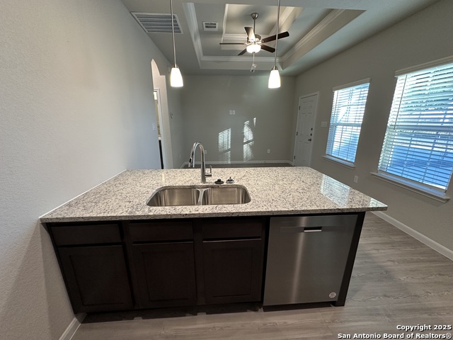 Image 24 of 34 For 810 Baxter St E