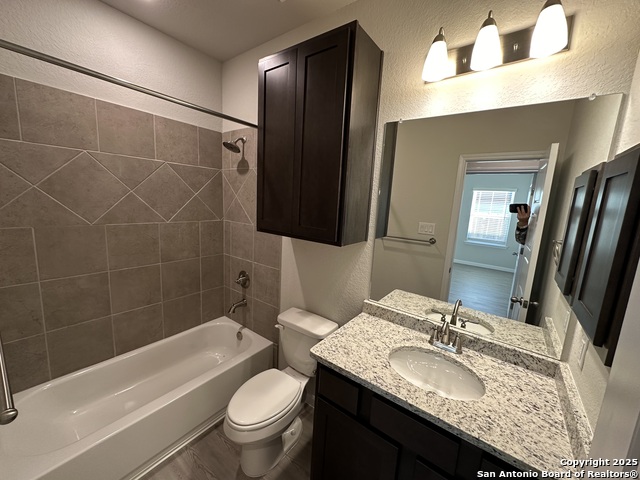 Image 26 of 34 For 810 Baxter St E