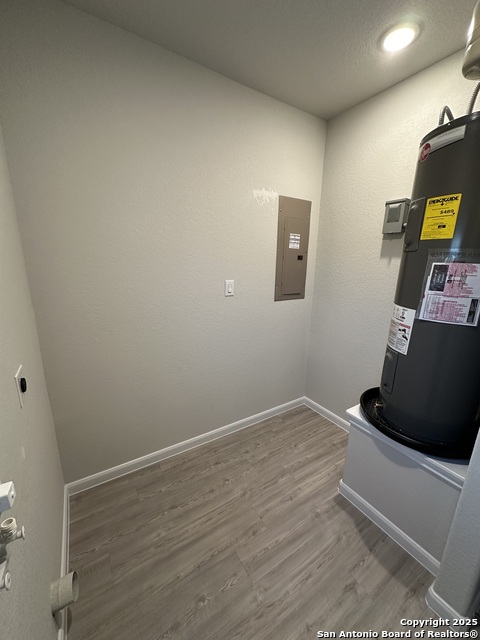 Image 29 of 34 For 810 Baxter St E