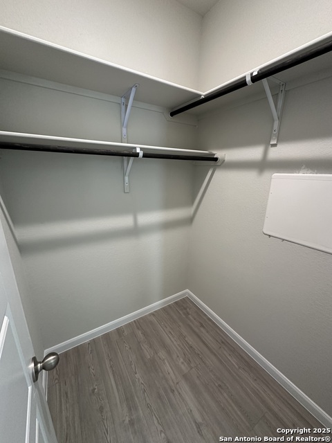 Image 32 of 34 For 810 Baxter St E