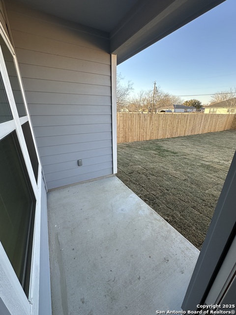 Image 33 of 34 For 810 Baxter St E