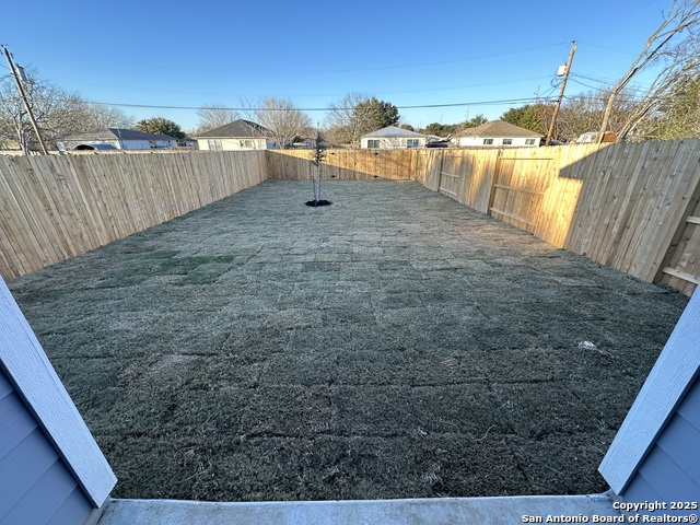 Image 34 of 34 For 810 Baxter St E