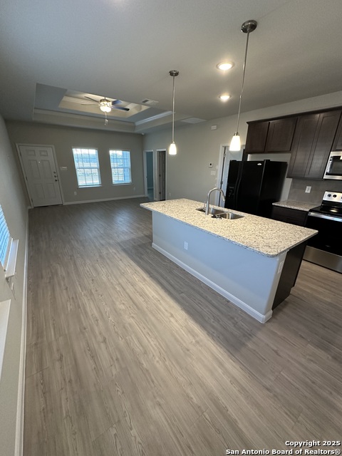 Image 5 of 34 For 810 Baxter St E