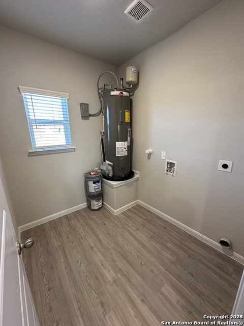 Image 9 of 34 For 810 Baxter St E