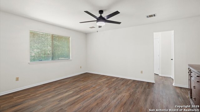 Listing photo id 8 for 5970 Wegner