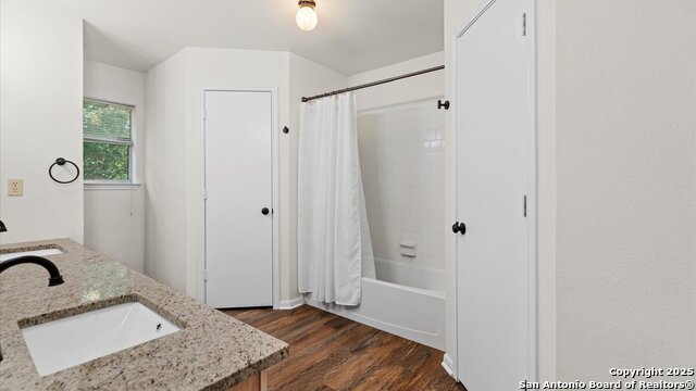 Listing photo id 10 for 5970 Wegner