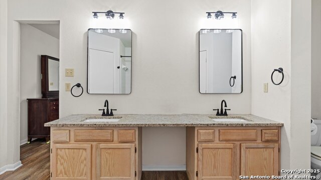 Listing photo id 11 for 5970 Wegner