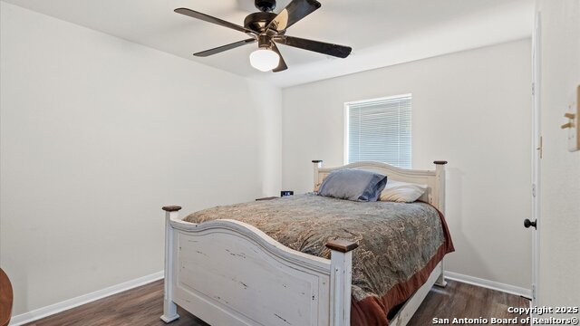 Listing photo id 13 for 5970 Wegner