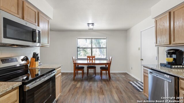 Listing photo id 5 for 5970 Wegner