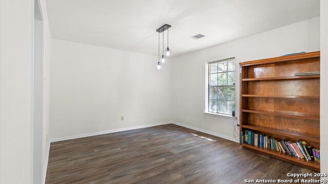 Listing photo id 7 for 5970 Wegner