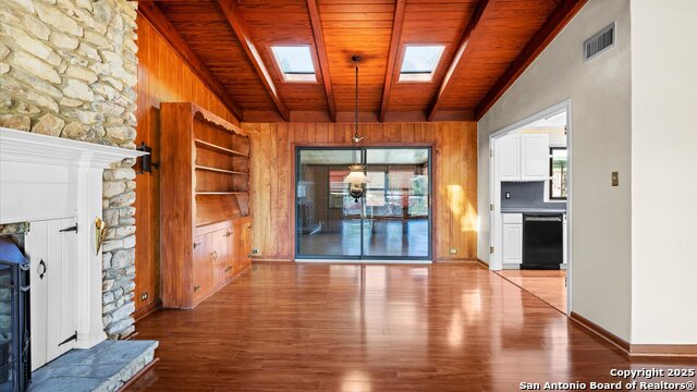 Image 11 of 46 For 1049 Ivy Ln
