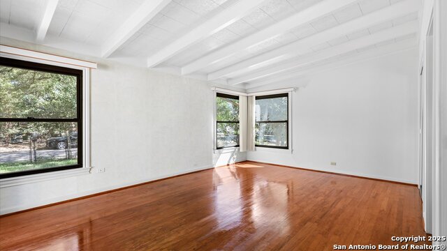 Image 17 of 46 For 1049 Ivy Ln