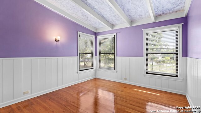 Image 21 of 46 For 1049 Ivy Ln