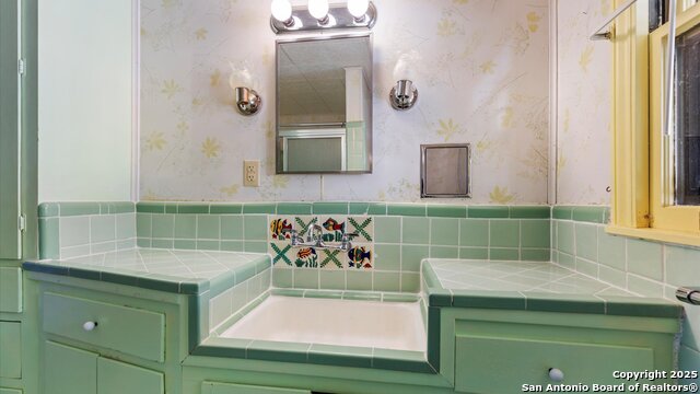 Image 24 of 46 For 1049 Ivy Ln