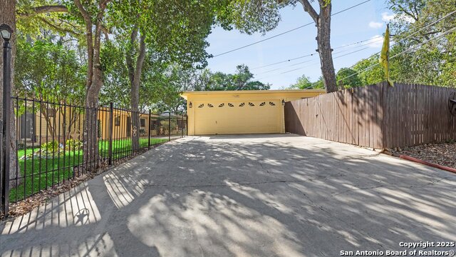 Image 33 of 46 For 1049 Ivy Ln