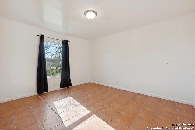 Image 16 of 19 For 810 Zachry Dr