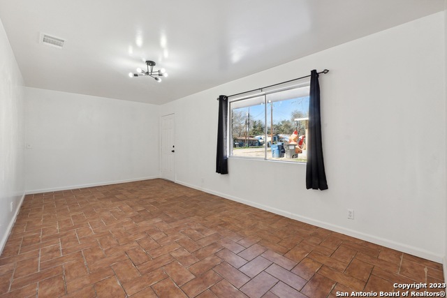 Image 5 of 19 For 810 Zachry Dr