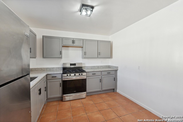 Image 7 of 19 For 810 Zachry Dr