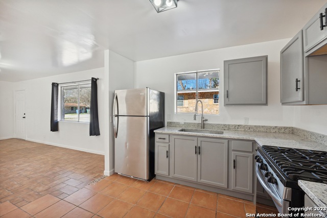 Image 8 of 19 For 810 Zachry Dr