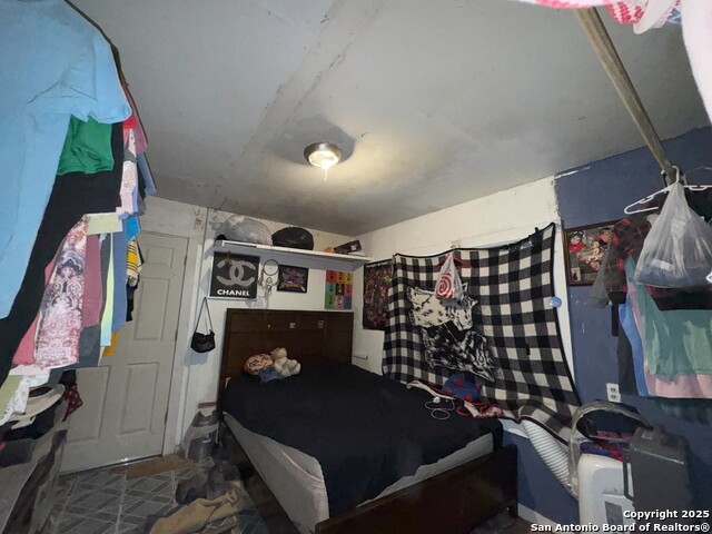 Listing photo id 9 for 2930 Tampico St