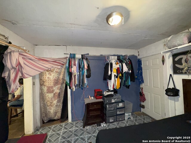 Listing photo id 10 for 2930 Tampico St