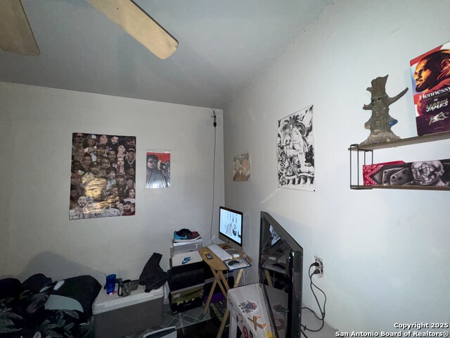 Listing photo id 11 for 2930 Tampico St