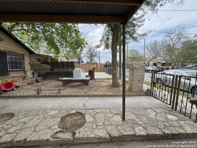Listing photo id 1 for 2930 Tampico St