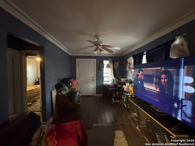 Listing photo id 5 for 2930 Tampico St
