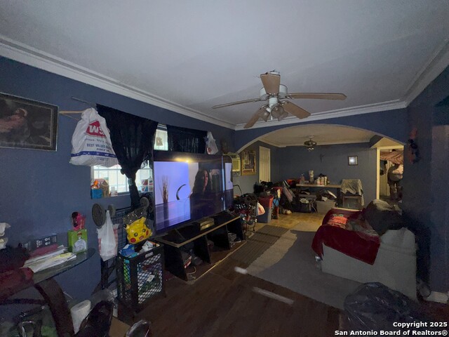 Listing photo id 6 for 2930 Tampico St