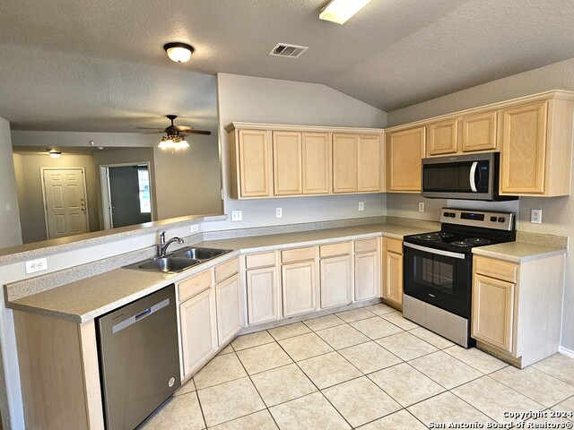 Image 2 of 17 For 3321 Whisper Bluff