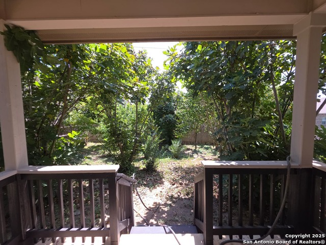 Listing photo id 18 for 12830 Lone Star Leaf