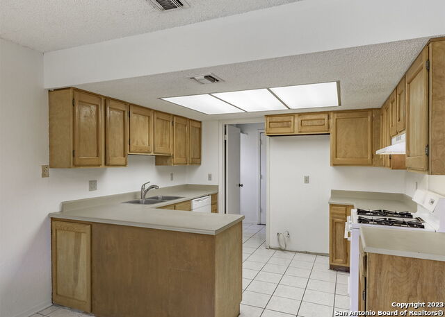 Image 12 of 27 For 6135 Willowridge St