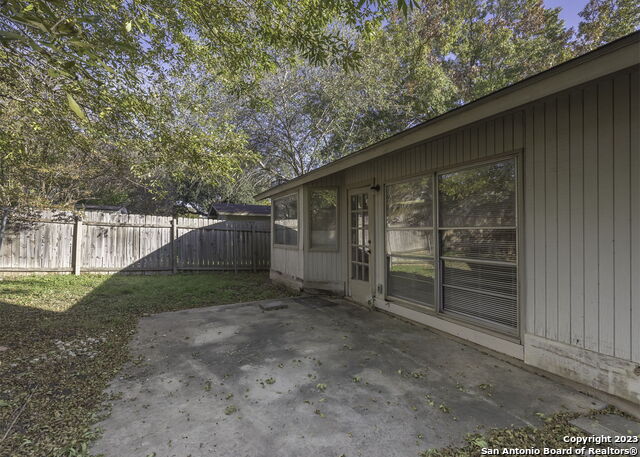 Image 3 of 27 For 6135 Willowridge St