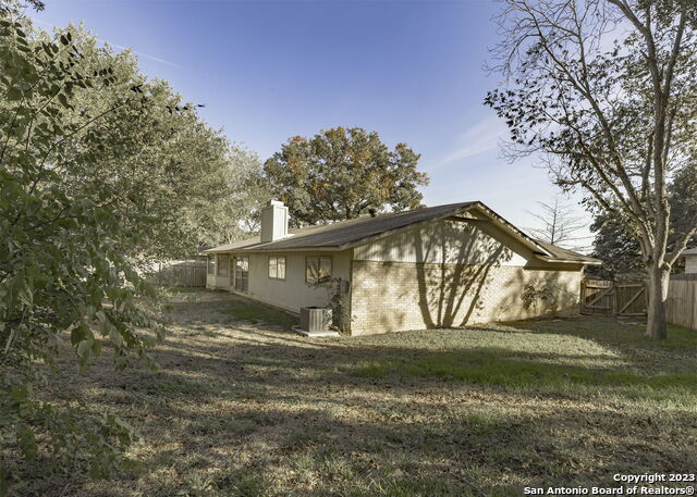 Image 4 of 27 For 6135 Willowridge St