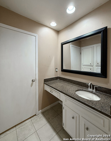 Image 13 of 23 For 7930 Broadway  801