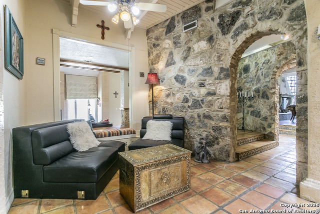 Image 13 of 43 For 901 River Rd