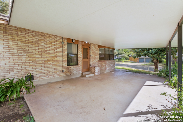 Listing photo id 11 for 7902 Misty Park