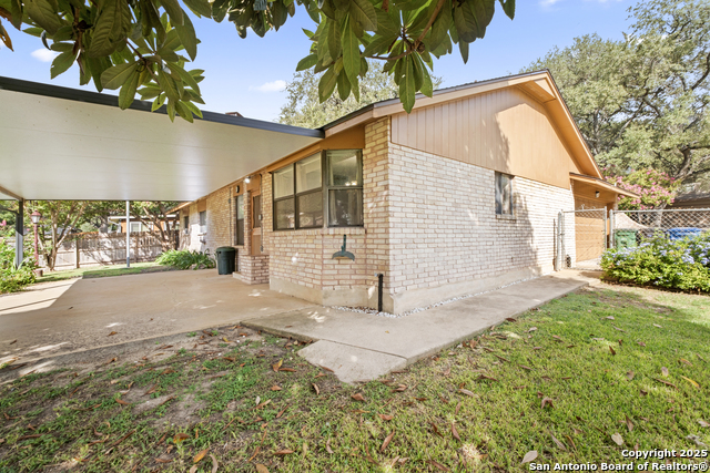 Listing photo id 14 for 7902 Misty Park