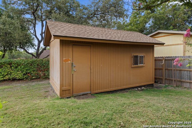 Listing photo id 16 for 7902 Misty Park