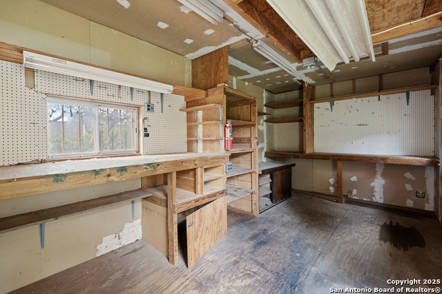 Listing photo id 17 for 7902 Misty Park