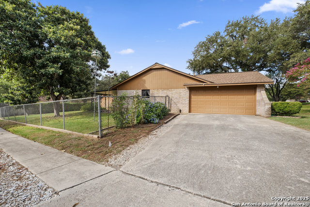 Listing photo id 1 for 7902 Misty Park