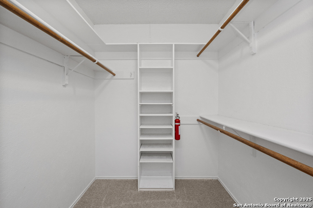Listing photo id 7 for 7902 Misty Park