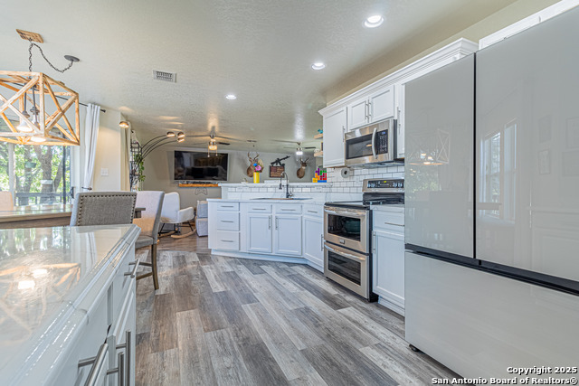 Listing photo id 10 for 9311 Mimosa Mnr