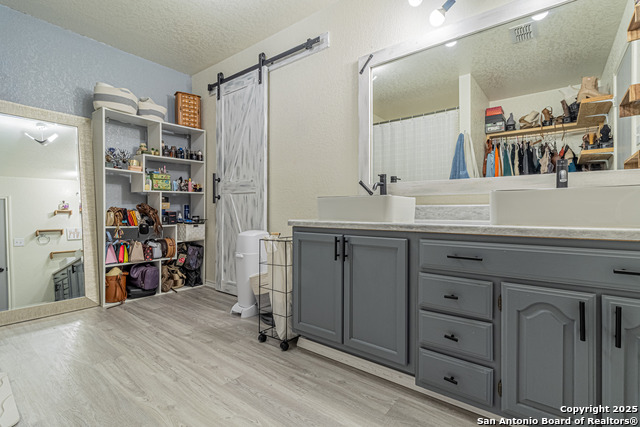 Listing photo id 21 for 9311 Mimosa Mnr