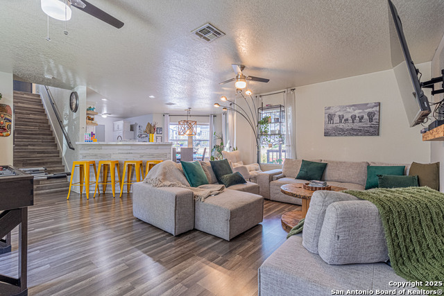 Listing photo id 2 for 9311 Mimosa Mnr