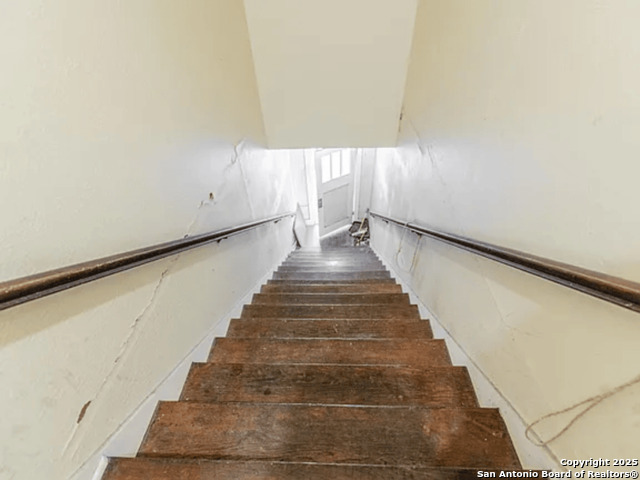 Image 11 of 11 For 839 Russell W