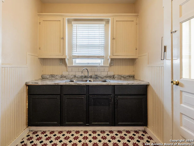 Image 2 of 11 For 839 Russell W