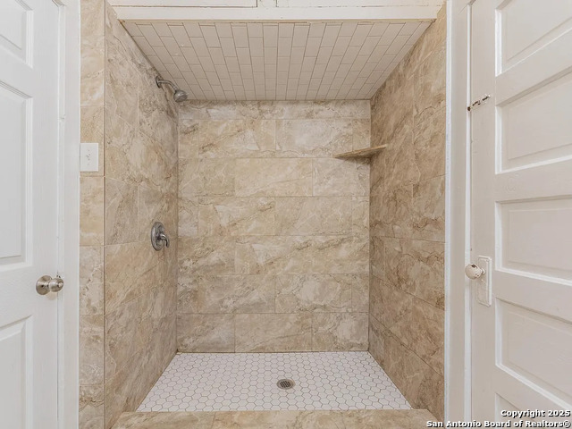 Image 3 of 11 For 839 Russell W