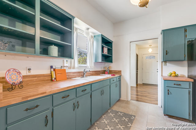 Listing photo id 10 for 5304 Colebrook