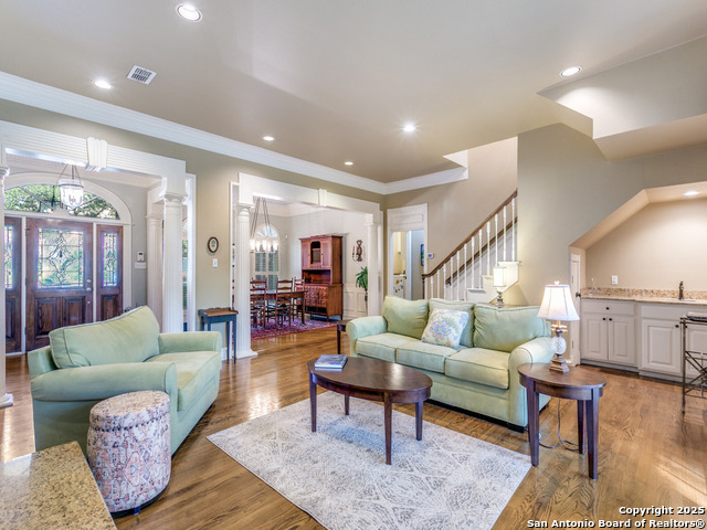 Listing photo id 8 for 16206 Robinwood Ln